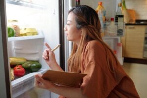Hvor lenge holder tilberedt mat seg i kjøleskapet?