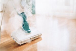 Damprengjøring i huset: fordeler og ulemper