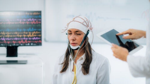 Elektroencefalografi: Prosessen, resultater og vanlige spørsmål