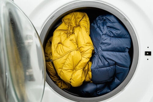 Unngå disse 5 feilene når du vasker dunjakker for å ikke ødelegge dem