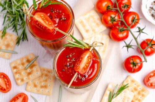 Bloody Mary: En deilig cocktail med tomatjuice
