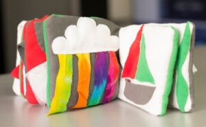 Trinn-for-trinn-veiledning for å lage en sansebok hjemme