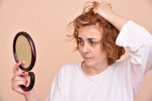 10 sykdommer som forårsaker hvite flekker i ansiktet