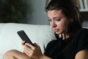8 tegn på misbruk via WhatsApp