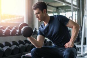 Hva er bisett, trisett og supersett?