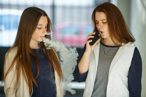 Elektroniske sigaretter: Påvirker de munnhelsen din?
