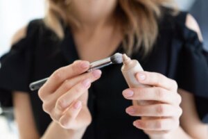 Hva er en CC krem og hvordan skiller den seg fra en BB krem?