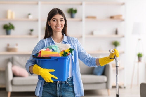 Lær hvordan du lager en ukentlig rengjøringsplan for hjemmet ditt