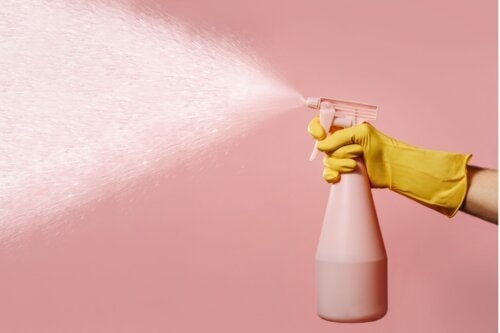 Hvordan gjenbruke en sprayflaske: 6 interessante ting du kan gjøre