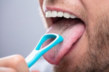 Sånn kan du rengjøre tungen