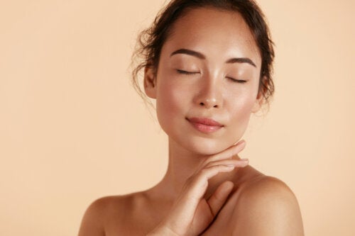Anti-contouring: sminketrenden som prioriterer ansiktets naturlighet
