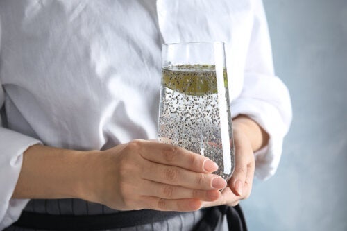 Drikken «innvendig dusj»: TikToks tvilsomme nye dille