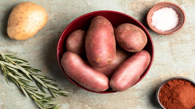 Røde poteter: fordeler, bruksområder og forskjeller med gule poteter