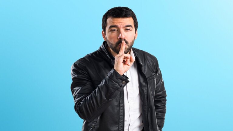 Kunsten å tie: Hvordan vite når det er best å holde munn