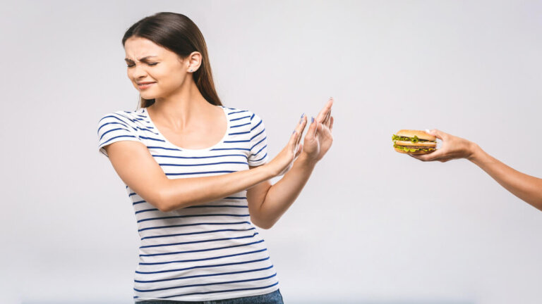 Cibofobi eller frykt for å spise: tegn og måter å håndtere det på